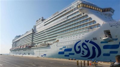 ميناء السخنة يستقبل السفينة السياحية 