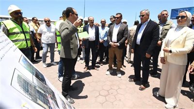 وزير الإسكان ومحافظ الإسكندرية يتفقدان مشروع توسعة وتطوير الكورنيش وترميم واجهات بعض العقارات 