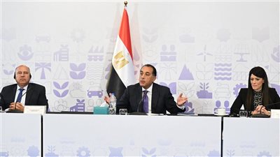 رئيس الوزراء يترأس مائدة مستديرة بعنوان 