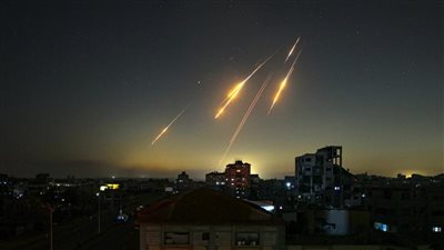 ارتفاع أسعار النفط والذهب.. كيف تؤثر الحرب الإيرانية الإسرائيلية على قطاعات المعادن والنفط والعملات؟