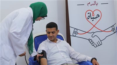 بنك مصر يطلق من جديد حملة للعاملين به للتبرع بالدم (صور)