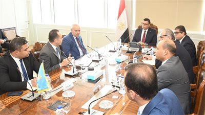 وزير الإسكان يبحث مع 