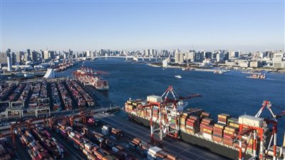 صادرات اليابان تسجل أول تراجع منذ 8 أشهر بفعل الرسوم الأمريكية على السيارات