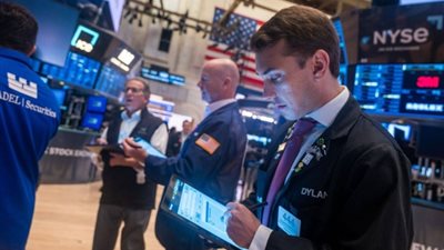 الأسواق العالمية تتنفس الصعداء وسط تريث ترامب في التصعيد ضد إيران