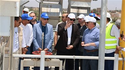 وزير الإسكان ومحافظ المنيا يتفقدان محطتي مياه شرب العدوة الجديدة