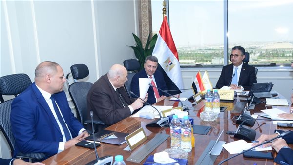 وزير التموين يعقد