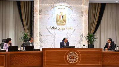 مصر تبحث مع 