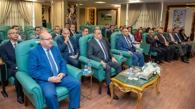 وزير الإنتاج الحربي يلتقي رؤساء البعثات الدبلوماسية ويؤكد: مستمرون في توطين التكنولوجيا ودعم الاقتصاد الوطني