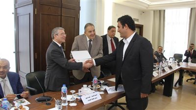 أموي والوكيل يكرمان أوائل الدورات المتميزة للتخليص الجمركي.. وتأكيد على الاستثمار في الكوادر البشرية