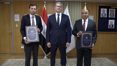 وزير البترول يشهد توقيع اتفاقية للبحث عن البترول بمنطقة جنوب وادي السهل في الصحراء الشرقية 