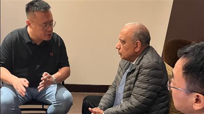 وزير الكهرباء يبحث مع 