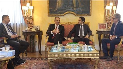 وزير الاتصالات يبحث مع مسئولى الشركات التكنولوجية العالمية توسع استثماراتها فى مصر 