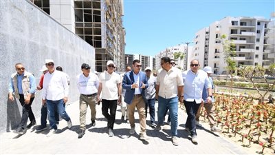 وزير الإسكان يتفقد 
