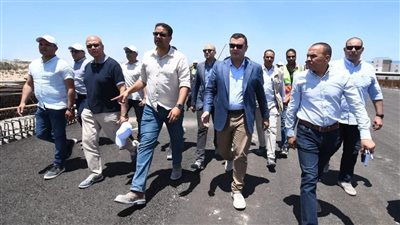 وزير الإسكان يتفقد كوبرى C19 والمدينة التراثية والمنطقة الشاطئية بمدينة العلمين الجديدة