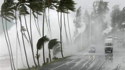 المكسيك في حالة تأهب مع اقتراب عاصفة استوائية وتحذيرات من فيضانات واسعة