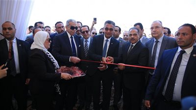 وزير التموين ومحافظ الشرقية يفتتحان 