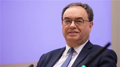 رئيس بنك إنجلترا: أسعار الفائدة لا تزال في مسارها 