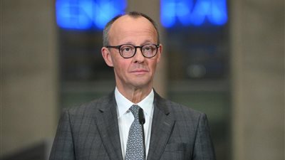 المستشار الألماني: استمرار النزاع الجمركي مع واشنطن يهدد مستقبل الصناعة الأوروبية