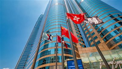 أسهم هونج كونج تتجه نحو خسارة أسبوعية حادة وسط انتعاش للأسواق الأمريكية