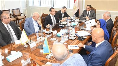 وزير الإسكان يعقد اجتماعا لمتابعة مستجدات إنشاء وحدتي 