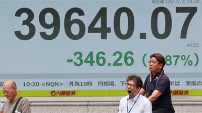 أجور اليابانيين تتراجع بأسرع وتيرة منذ نحو عامين خلال مايو 2025 وسط ضغوط التضخم