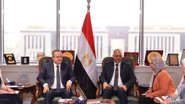 وزير العمل ونائب