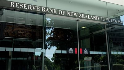 البنك المركزي النيوزيلندا يُثبت الفائدة عند 3.25% رغم تراجع التضخم