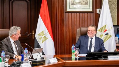 محافظ البنك المركزي المصري يبحث التعاون مع وفد البنك الأوروبي لإعادة الإعمار والتنمية