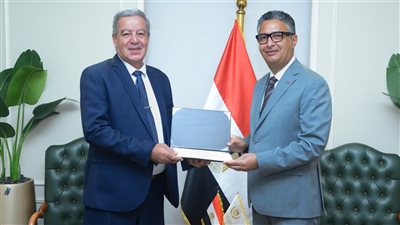 وزير التموين يصدر قرارات بتعيين قيادات جديدة ويُكرم مسؤولين سابقين تقديراً لجهودهم