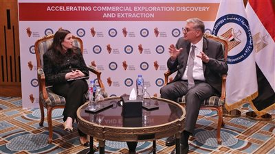 وزير البترول يلتقي مسؤولي 