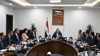 مدبولي يستعرض النسخة النهائية لمشروع قانون المناطق المالية تمهيدًا لإحالته للبرلمان