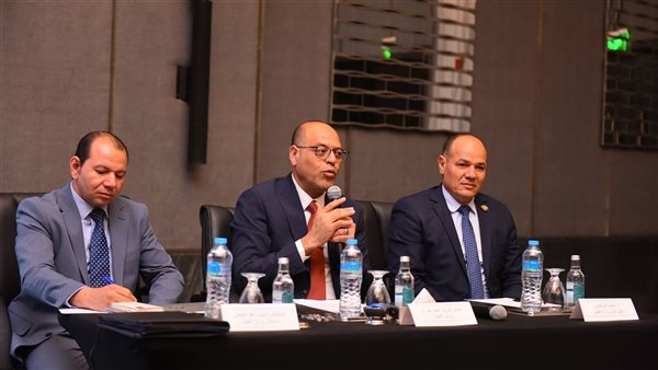 وزير العمل في ندوة