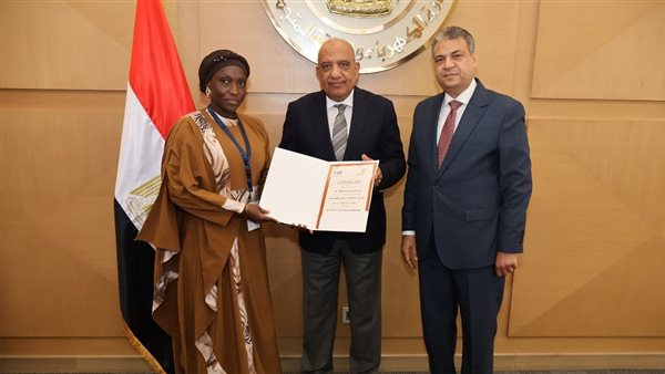وزير الكهرباء يشهد