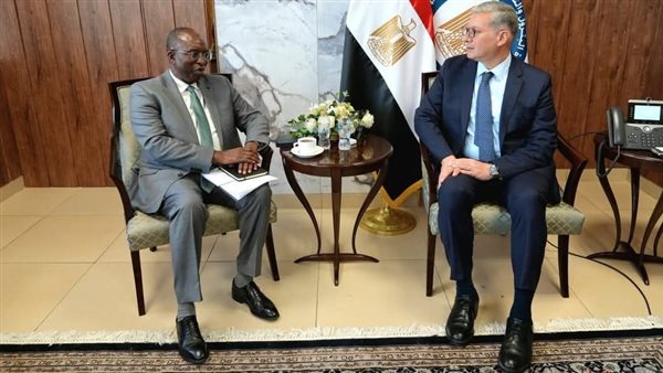 وزير البترول والمدير