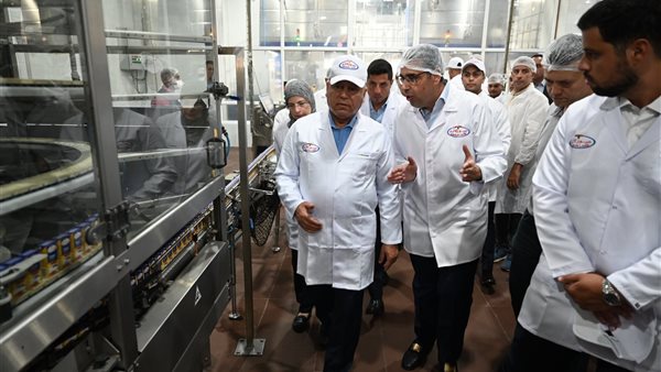 وزير الصناعة يتفقد