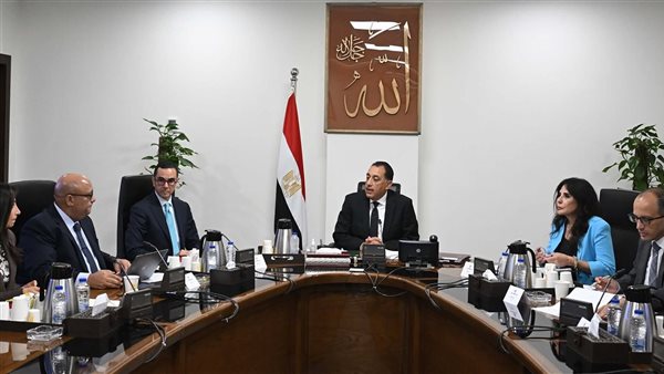 رئيس الوزراء يتابع