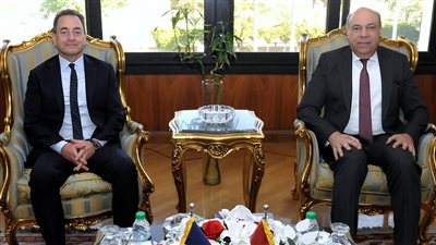 السفير الفرنسي يشيد بتطور قطاع الطيران المصري ويؤكد دعم الشراكات الاستراتيجية