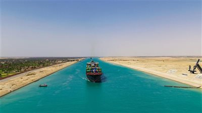 مصر تدرس إنشاء محطة لتسييل وتخزين الغاز في قناة السويس