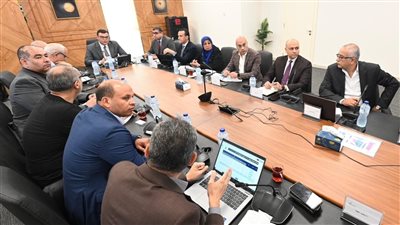 وزير الإسكان يبحث مع 