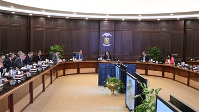 رئيس الوزراء يتابع تنفيذ توجيهات الرئيس بإنشاء مركز عالمي لتخزين وتوريد وتجارة الحبوب والغلال 