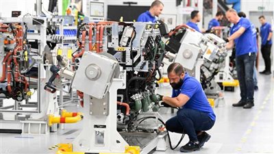 تباطؤ متفاوت في قطاعات التصنيع الأوروبية وسط ضبابية اقتصادية وتراجع الطلب العالمي