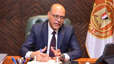 وزير العمل يعتمد صرف 2.9 مليون جنيه لـ 374 عاملاً غير منتظم في 25 محافظة