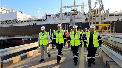 بدء تجارب تشغيل سفينة التغييز 