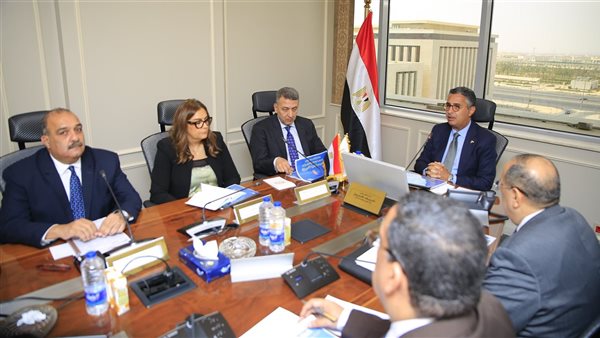 جانب من اجتماع وزير