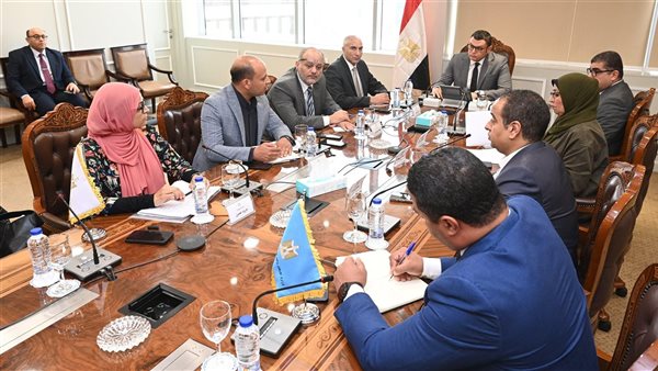 وزير الإسكان يتابع
