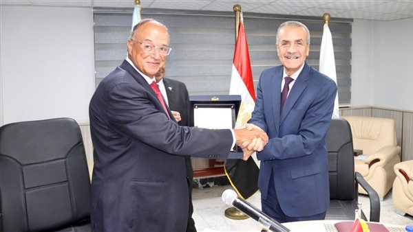 جانب من توقيع بروتوكول