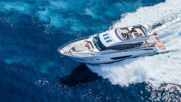 صناعة اليخوت الفاخرة