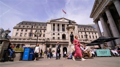 تراجع التوظيف في بريطانيا للشهر السادس على التوالي رغم نمو الأجور