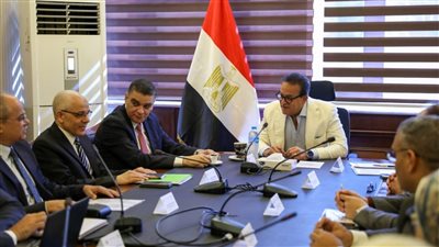 عبدالغفار يلتقي قيادات 