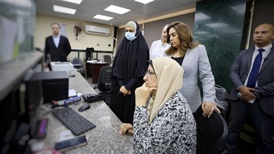 منال عوض تجري جولة مفاجئة بحي الموسكي لمتابعة الخدمات وملفات التصالح